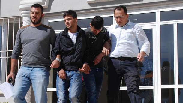 Çalıntı altınları satamadan yakalandılar