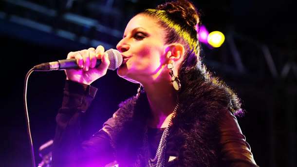 Jehan Barbur, büyüleyici ses rengi ve duygu yüklü parçalarıyla dinleyenlere unutulmaz bir gece yaşattı.