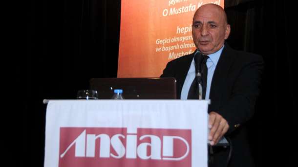 Hürriyet Daily News ve Yurt Gazetesi yazarı Mustafa Sönmez, Türk ekonomisinin dünyanın en kırılgan ekonomisi olduğunu ve en yüksek risk taşıyan ülkeler arasında gösterildiğini söyledi.