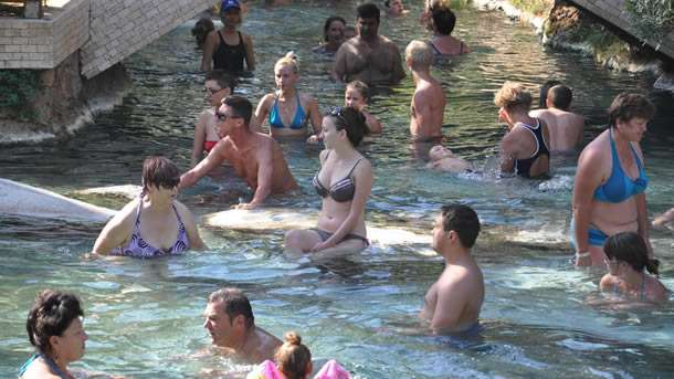 Pamukkale'ye turist akını