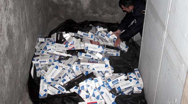 Sivas'ta minibüsten 25 bin paket kaçak sigara çıktı
