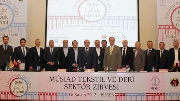 Bursa'da düzenlenen Tekstil ve Deri Sektör Zirvesi, 'Tekstilin Parlayan Yıldızı: Bebe ve Çocuk Giyimi' panelinde konuşan LC Waikiki Yönetim Kurulu Başkanı Vahap Küçük, Türkiye'nin bebe ve çocuk giyiminin yüzde 80'ini üreten Bursa'nın artık markalaşması gerektiğini söyledi.