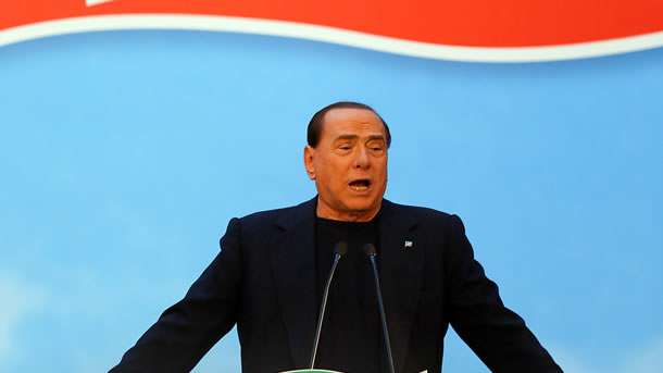 Parlamenterliğinin düşmesi, İtalyan siyasetinin son 20 yılına damga vurmuş olan Berlusconi'nin dokunulmazlığının da sonu oldu. 6 yıl boyunca kamu hizmetlerinden men edilen ve 'Şövalye' unvanını da kaybedecek olan Berlusconi, aktif siyaset yapamayacak, seçimlerde aday olamayacak.