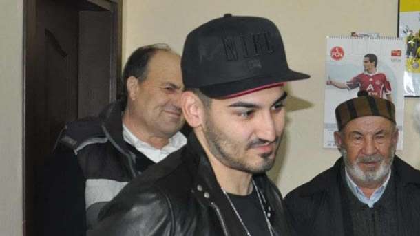 İlkay Gündoğan'ın Balıkesir'in Dursunbey ilçesinde yaşayan babaannesi, 70 yaşındaki Ayşe Gündoğan vefat etti.