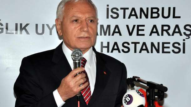 Haberal, organ bağışının öneminin anlatıldığı toplantıda, "İspanya da yapılan nakillerin yüzde 90'ı ölen insanların organlarından yapılıyor. Biz ise yüzde 25 ölen insanların organlarından yararlanabiliyoruz" dedi.