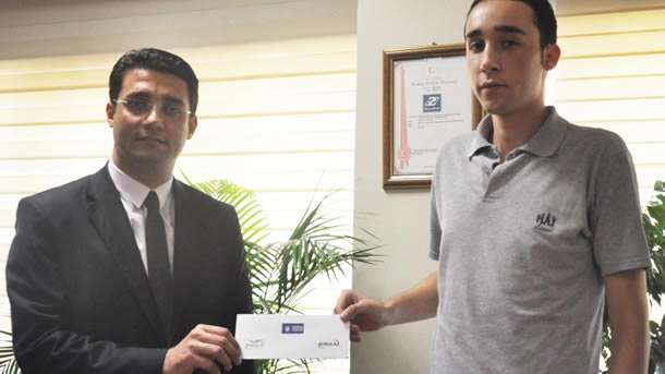 Bukart'ını bindiği otobüste okuttuğunda 436 bin TL'lik limiti olduğunu gördü. Kullanım limitinin yanlışlıkla kartına yüklendiğini anlayan liseli Koray'a deniz uçağı bileti hediye edildi.