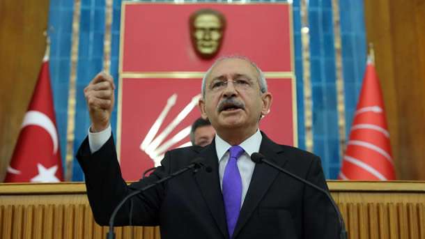 Mısır politikası konusunda Başbakan Erdoğan'ı eleştiren Kılıçdaroğlu, "Rabia işareti yapıyor birisi. Türkiye'de yaşıyorsun kardeşim. Rabia'yı çok seviyorsan gidersin Mısır'a Mısır'ın vatandaşlığına geçer istediğin siyasi faaliyette bulunursun." dedi.