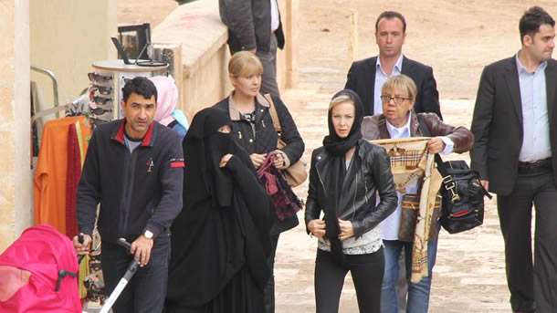 Şanlıurfa Belediyesi tarafından yaptırılan 'İbrahim Tatlıses Müzik Müzesi' açılışına gelen türkücü İbrahim Tatlıses'in eşi Ayşegül Yıldız, kızı Elif Ada ile birlikte Hz. Eyüp Peygamber'in Sabır Makamı'nı ziyaret etti.