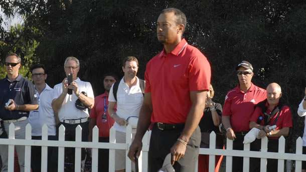 Antalya'nın Serik İlçesi'ndeki 'Turkish Airlines Open 2013 Golf Turnuvası'na katılan golfün efsane ismi Tiger Woods, Atatürk'ün 75'inci ölüm yıldönümü dolayısıyla sirenlerin çalmasıyla birlikte, antrenman sahasında diğer sporcularla birlikte saygı duruşunda bulundu.