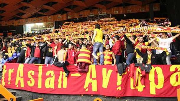 Ultraslan serbest bırakılan 3 taraftarın hakkını aramak için hukuksal yollara başvuracak.