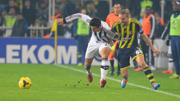 Spor Toto Süper Lig'in 13. haftasında oynanan derbi maçta Fenerbahçe ve Beşiktaş 3-3 berabere kaldı.