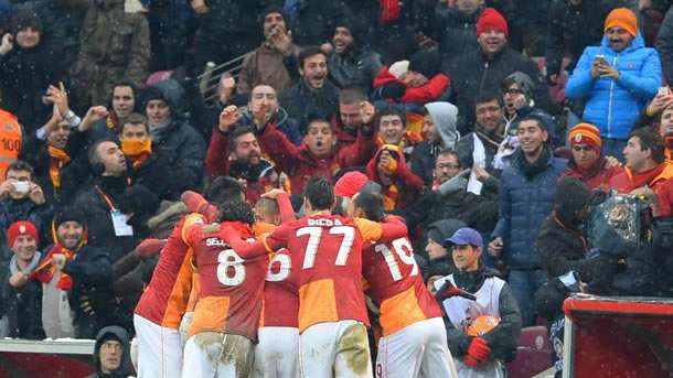 Temsilcimizi son 16'da bekleyen rakipler; Chelsea, Barcelona, Borissia Dortmund, PSG, Bayern Münih, Atletico Madrid ve Manchester United oldu. Eşleşmeler Pazartesi günü saat 12.00'de yapılacak kura çekimiyle belli olacak.