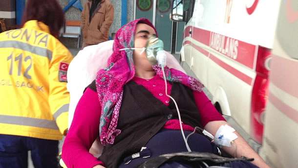 Konya'da kömür sobasından sızan karbonmonoksit gazından zehirlenen 32 yaşındaki Şerife Şencan, sürünerek evin kapısını açınca, eşi Mehmet Şencan ile 2 çocuğunun hayatını kurtardı.