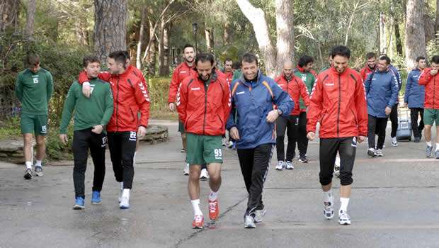 Torku Konyaspor'un teknik direktörü Mesut Bakkal, ikinci yarı daha iyi ve mücadele eden takım sahaya süreceklerini söyledi.