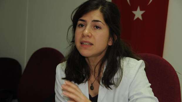 Dr. Sezin Kuru Fıçıcıoğlu: 'Genç kızların yüzünde çıkan sivilceler makyaj dolayısıyla oluşuyor.'