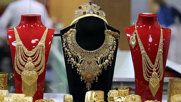 Dünyanın en büyük alışveriş ve eğlence festivallerinden biri olmayı hedefleyen İstanbul Shopping Fest'te (İSF) 5 bin 500 kuyumcu, "Altın Günü"ne katılacak.