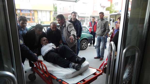 Konya'nın Beyşehir İlçesi'nde bir polis memuru imamı sol kasığından vurup yaraladı.