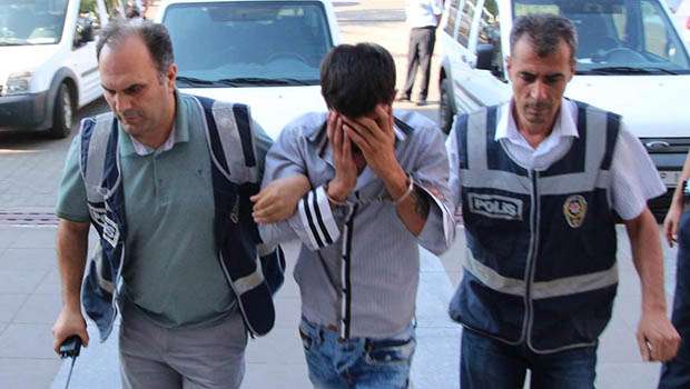 Aralarında husumet bulunan kişiler arasında çıkan kavgada, 2 kişi öldü, 2 kişi de yaralandı.