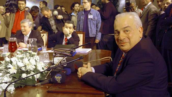 Tiyatro ve sinema sanatçısı Zeki Alasya, tedavi gördüğü hastanede vefat etti.