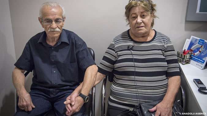 Böbrek yetmezliği tanısı konulan Gülsen Gülkaya, 52 yıllık eşi Ural Nusret Gülkaya'dan alınan böbreğin nakledilmesiyle yaşama tutundu.