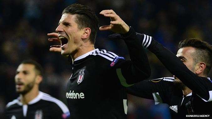 Beşiktaş, UEFA Avrupa Ligi H Grubu üçüncü haftasında deplasmanda Rusya'nın Lokomotiv Moskova ekibiyle yaptığı zorlu karşılaşmadan 1-1 berabere ayrıldı.