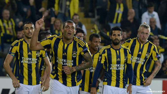 Fenerbahçe, UEFA Avrupa Ligi A Grubu üçüncü maçında Hollanda'nın Ajax takımını 89. dakikada bulduğu golle yenerek ilk galibiyetini aldı.