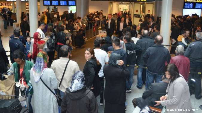 Hac ibadetlerini yerine getirdikten sonra Danimarka'nın başkenti Kopenhag'a gelen 115 kişilik kafile, Kastrup Havaalanı'nda yakınları tarafından sevinçle karşılandı.