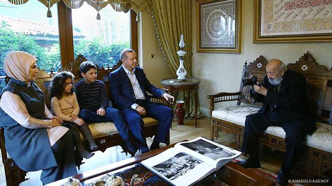 Fotoğraf sanatçısı Ara Güler, Cumhurbaşkanı Recep Tayyip Erdoğan'ın fotoğraflarını çekti.