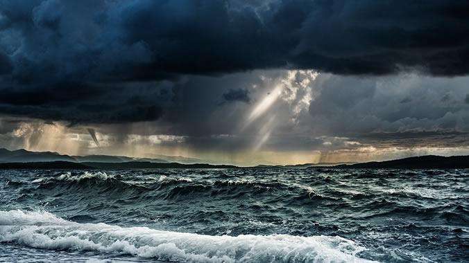 Danimarka Meteoroloji Kurumu DMI, yarın akşama doğru şiddetli fırtına beklendiğini açıklayarak yola çıkacakları uyardı.