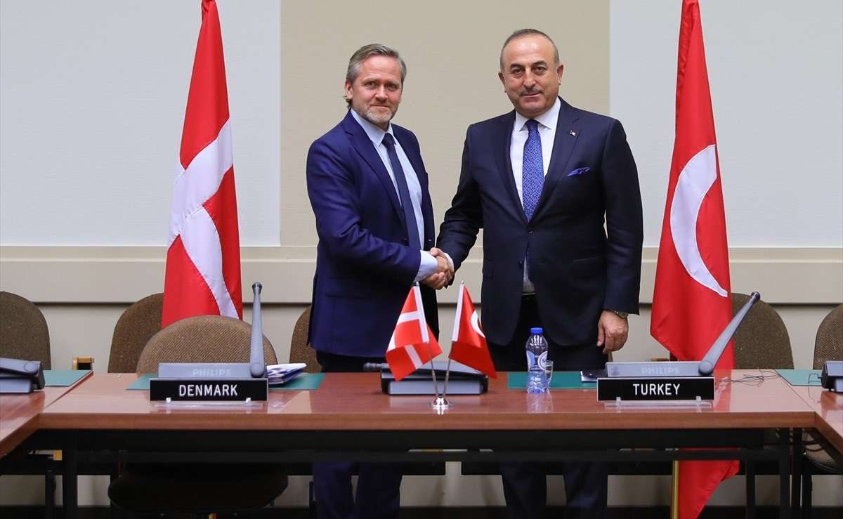 Türkiye Dışişleri Bakanı Mevlüt Çavuşoğlu, Danimarka'nın yeni Dışişleri Bakanı Anders Samuelsen ile ikili bir görüşme yaptı.