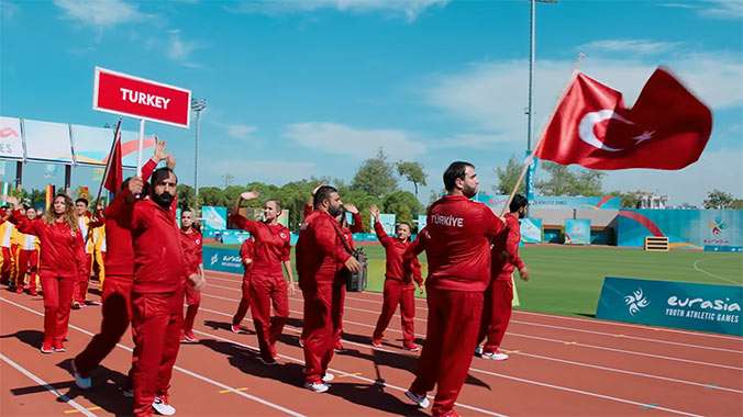 İngilizce altyazılı olarak Danimarka'da bazı sinemalarda da 16 Şubat’ta hayranlarıyla buluşacak Recep İvedik 5'in fragmanı birbirinden eğlenceli ilk görüntüleriyle birlikte sinemaseverlerin beğenisine sunuldu.