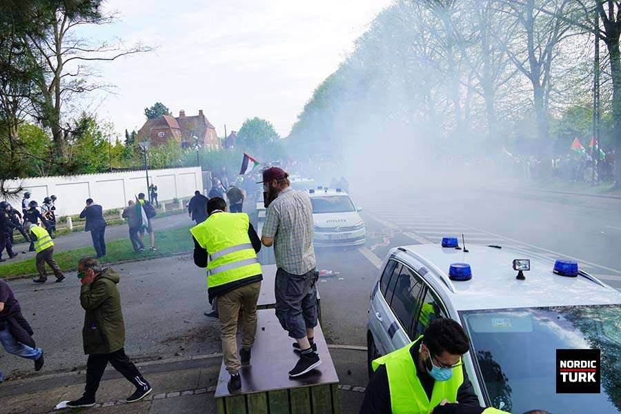 Kopenhag Polisi’nden İsrail protestosuna göz yaşartıcı bombayla müdahele