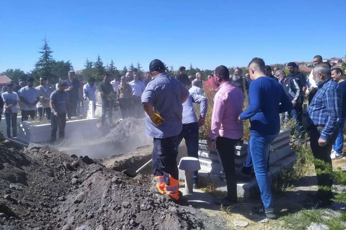 Almanya’da nehirde boğulan baba ve oğlunun cenazesi Konya’da toprağa verildi