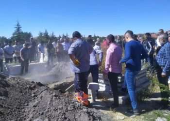 Almanya’da nehirde boğulan baba ve oğlunun cenazesi Konya’da toprağa verildi