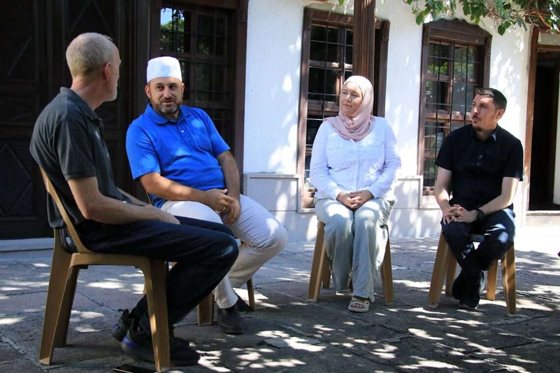 Müslüman olan 10 İngiliz geldikleri Konya’da duygu dolu anlar yaşadı