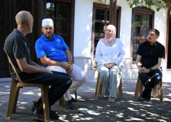 Müslüman olan 10 İngiliz geldikleri Konya’da duygu dolu anlar yaşadı