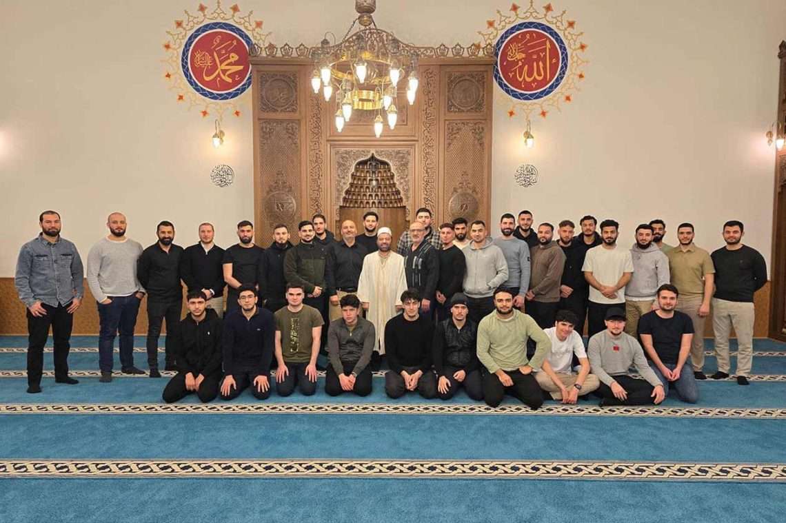Roskilde Ayasofya Camii’nde gençler iftarda buluştu