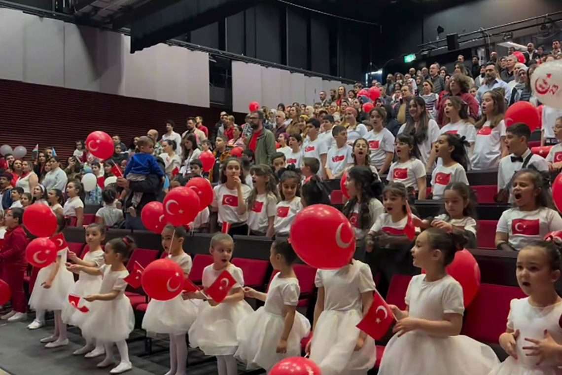 Helsinki’de 23 Nisan coşkusu yaşandı