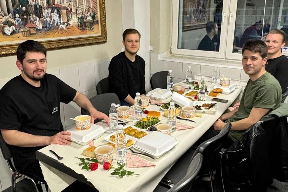 Danimarka’da örnek çalışma: Türk öğrenciler yalnız değil